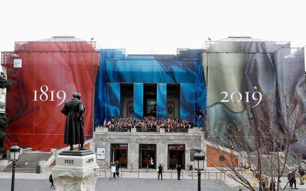 fachada Del Prado, vestida para , Bicentenario, programapublicidad muy grande