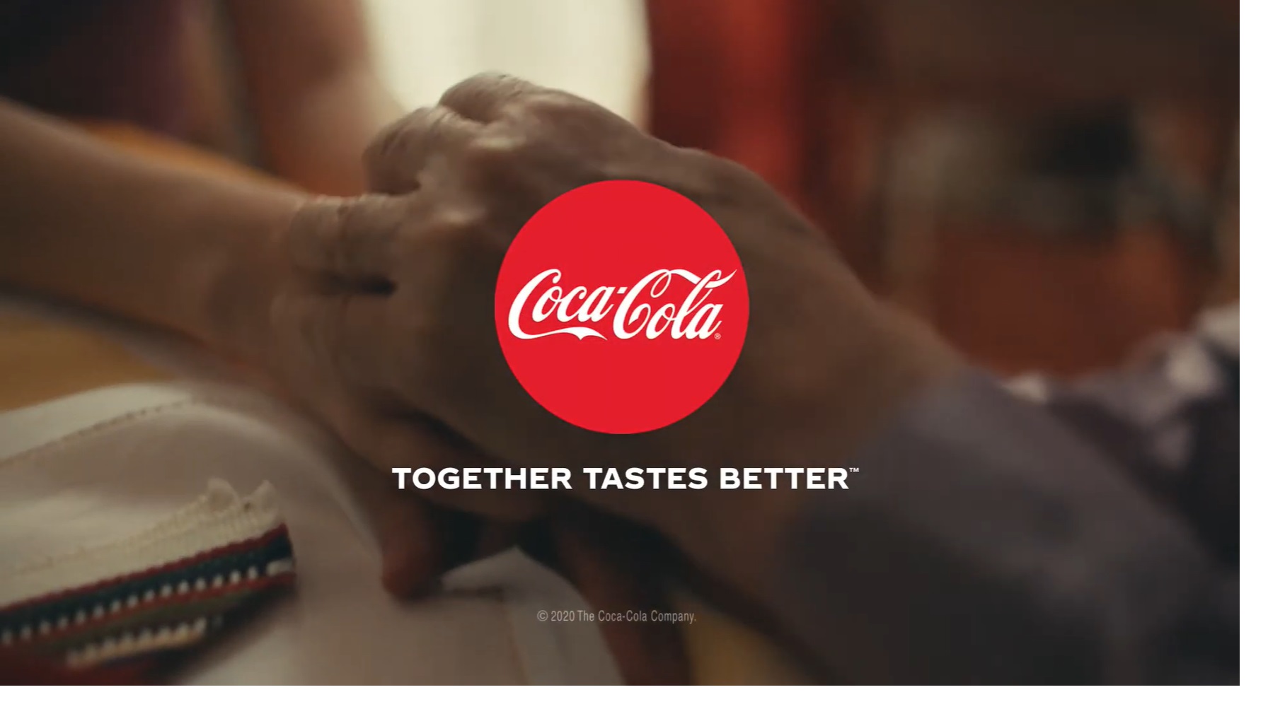 Much better together. Кока юззз. Реклама Кока кола со знаменитостями. Coca Cola молодой папа. 3. Good taste. Good Health реклама COCOAVIA.