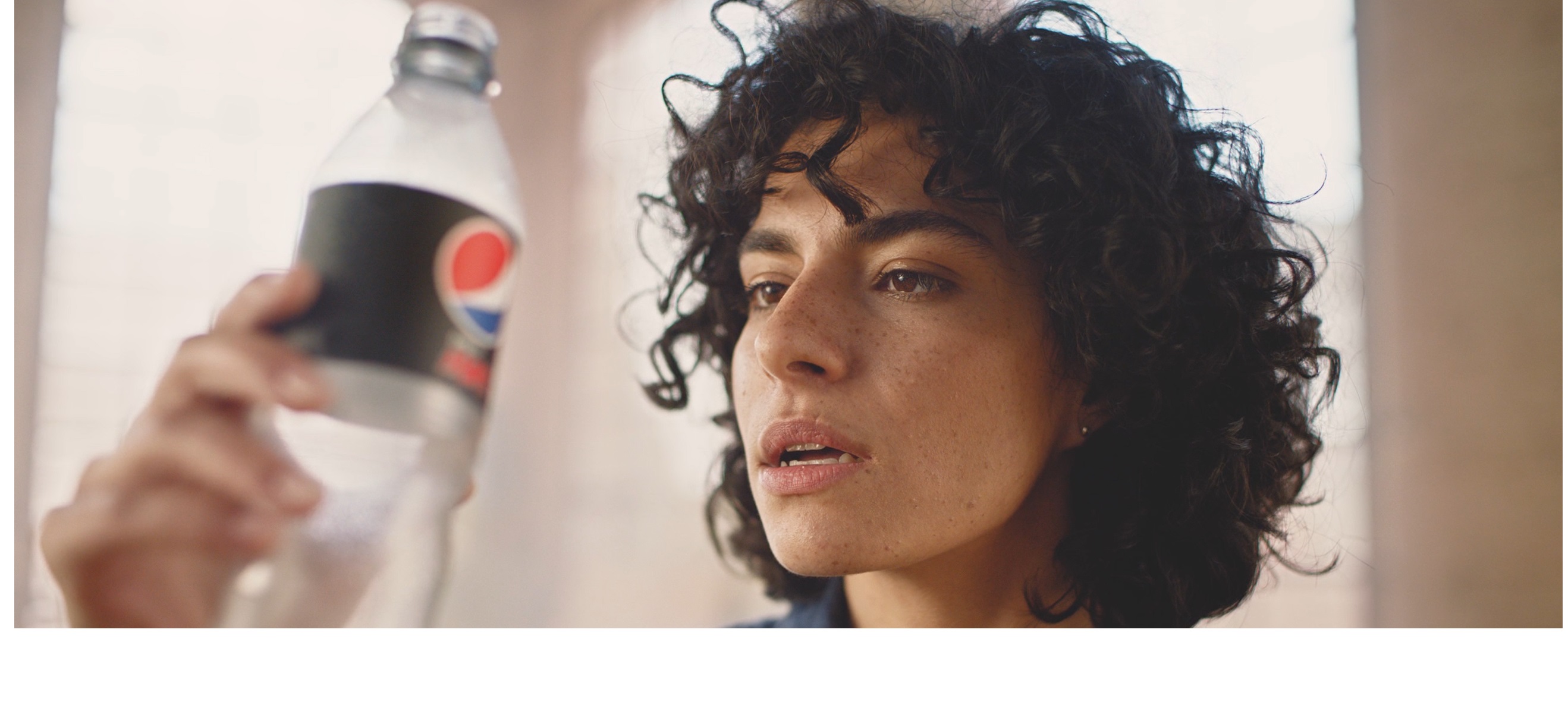 Pepsi ,lanza, spot, planeta ,sostenible ,El Ruso de Rocky , economía ,circular ,envases, reciclables, chica, botellas, fell god,programapublicidad